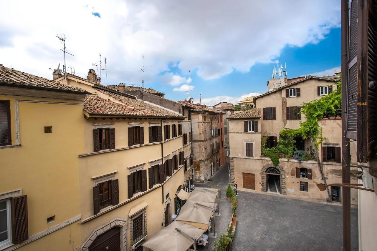 Wonderful Apartment With Balcony In Piazza Margana Ρώμη